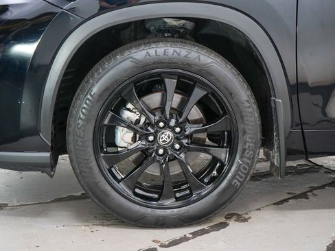 Used 2024 Toyota Highlander Limited AWD/4WD image 31