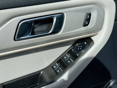 New 2026 Ford Explorer Active w/ Active Comfort Package RWD image 22
