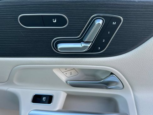 Certified 2023 Mercedes-Benz GLB 250 image 21