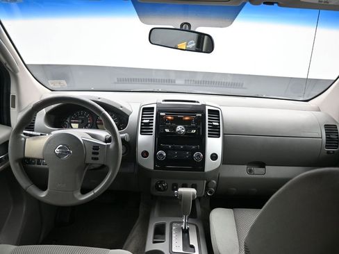 Used 2010 Nissan Frontier SE image 35