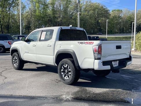 Used 2023 Toyota Tacoma TRD Off-Road w/ Technology Package AWD/4WD image 3