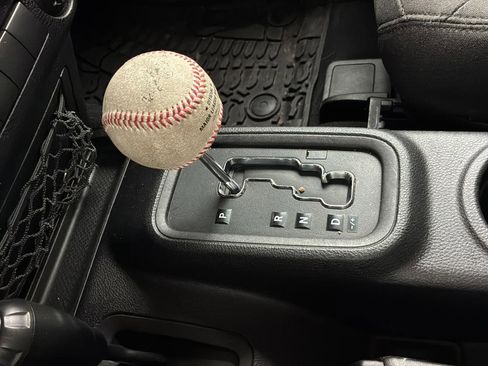 Used 2016 Jeep Wrangler Sport image 29