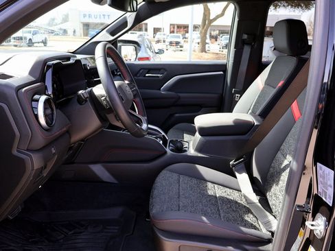 Used 2025 Chevrolet Colorado Z71 image 22