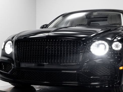 Used 2021 Bentley Flying Spur W12 image 80