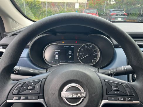 Used 2025 Nissan Versa SV FWD image 25