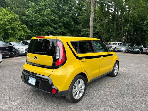 Used 2016 Kia Soul + FWD image 9