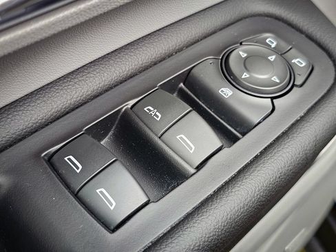 Used 2023 GMC Terrain SLT w/ Infotainment Package II AWD/4WD image 12