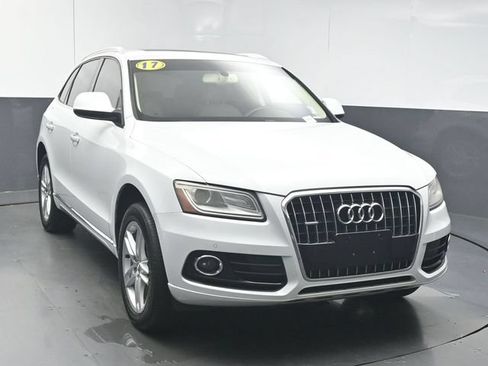Used 2017 Audi Q5 2.0T Premium Plus w/ Technology Package AWD/4WD image 2