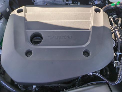 Used 2025 Volvo XC40 B5 Plus w/ Protection Package Premier image 24