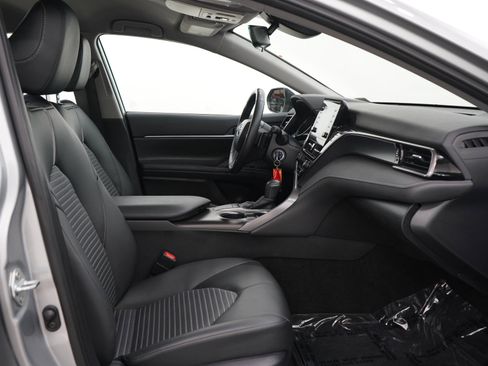 Used 2024 Toyota Camry SE FWD image 11