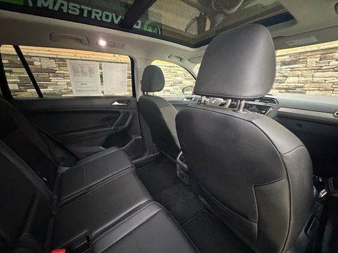Used 2020 Volkswagen Tiguan SEL image 28