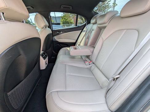 Used 2022 Genesis G70 2.0T RWD image 17