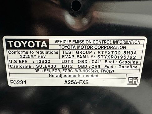 Used 2025 Toyota Sienna XLE image 74
