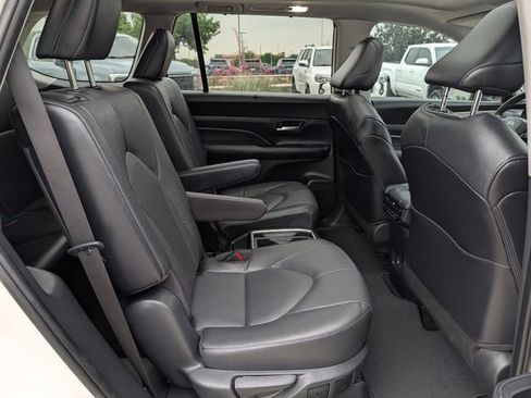 Used 2024 Toyota Grand Highlander AWD image 32