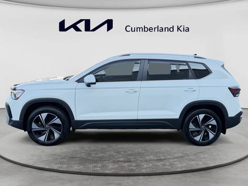 Used 2025 Volkswagen Taos SE w/ Panoramic Sunroof Package AWD/4WD image 2