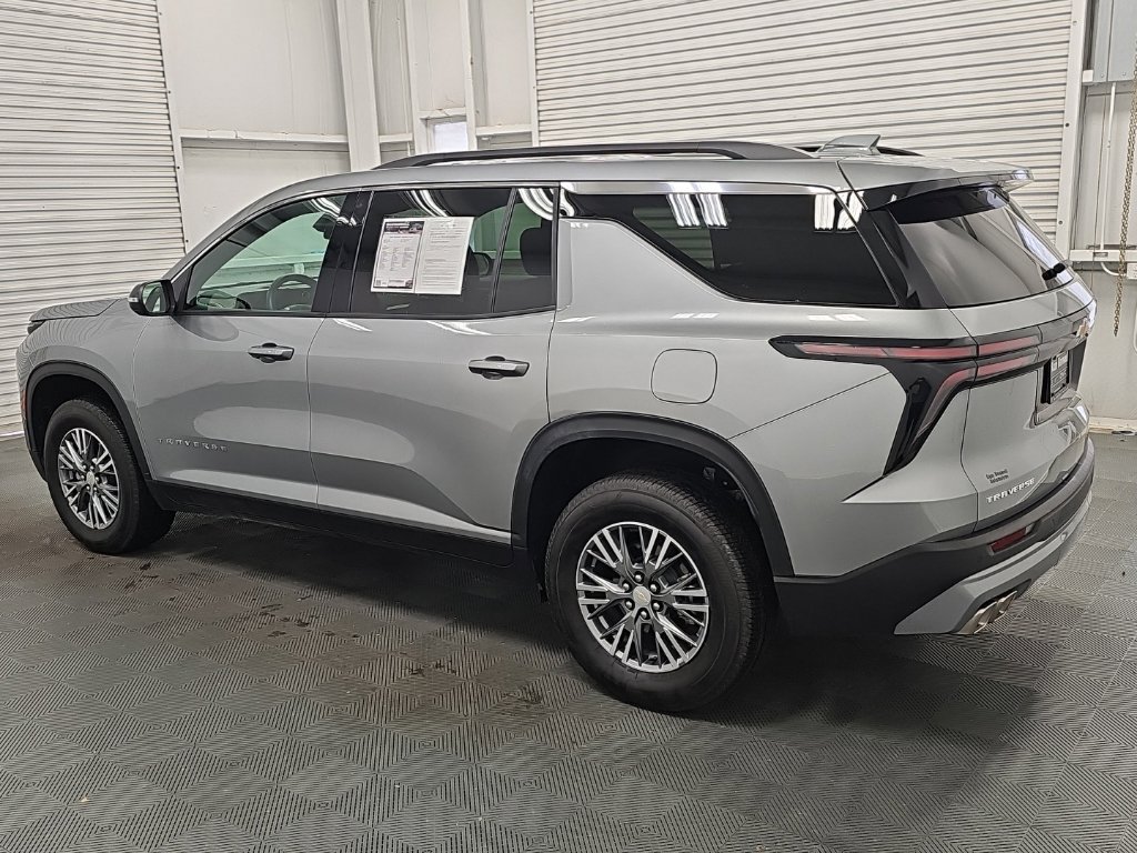 Certified 2026 Chevrolet Traverse LT FWD image 6