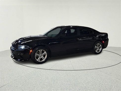 Used 2021 Dodge Charger SXT w/ Leather Interior Group image 3