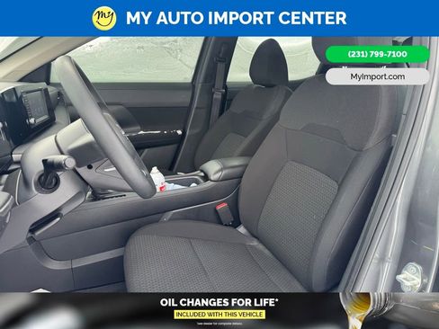 Used 2025 Nissan Kicks S w/ Charging Package image 7