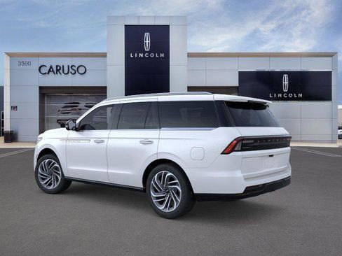 New 2025 Lincoln Navigator Reserve image 4