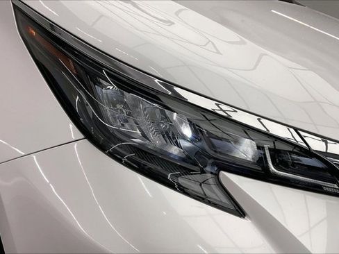 Used 2025 Toyota Sienna XLE image 29