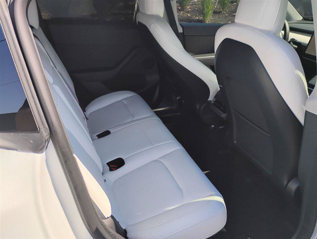 Used 2023 Tesla Model Y Performance AWD/4WD image 17