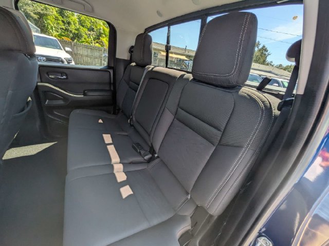 Used 2022 Nissan Frontier SV AWD/4WD image 13