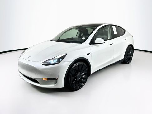 Used 2022 Tesla Model Y Performance AWD/4WD image 3