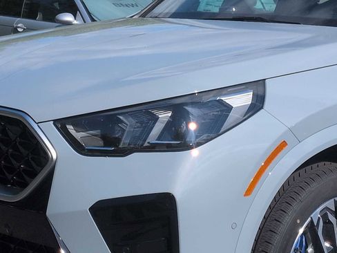 New 2026 BMW X2 xDrive28i AWD/4WD image 11