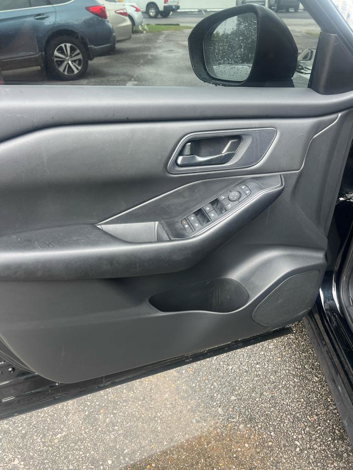 Used 2024 Nissan Rogue S FWD image 18