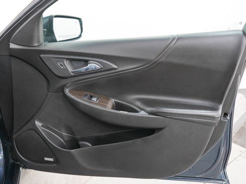 Used 2019 Chevrolet Malibu Premier w/ Sun and Wheel Package FWD image 9