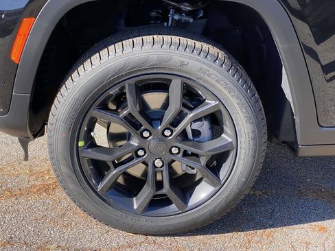 New 2025 Jeep Grand Cherokee L Limited w/ Trailer Tow Package image 15