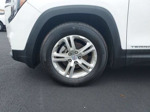 Used 2024 GMC Terrain SLE FWD image 10