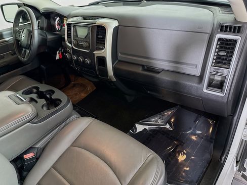 Used 2017 RAM 1500 Classic SLT AWD/4WD image 28