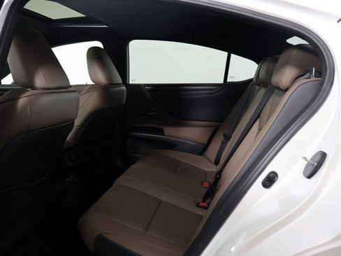 Certified 2025 Lexus ES 300h w/ Premium Package image 11