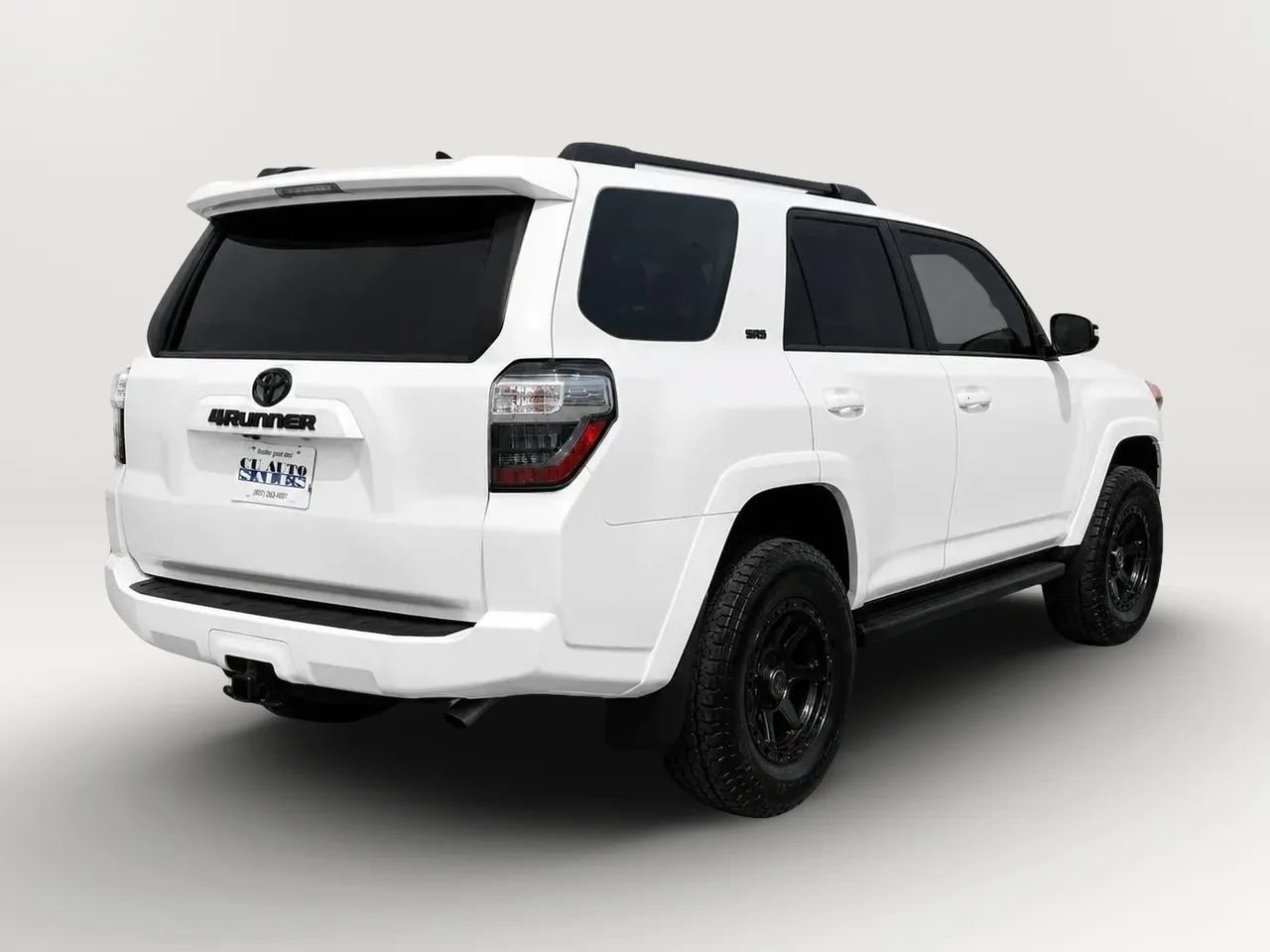 Used 2018 Toyota 4Runner SR5 AWD/4WD image 5