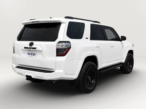 Used 2018 Toyota 4Runner SR5 AWD/4WD image 5