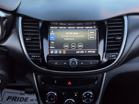 Used 2022 Chevrolet Trax LS w/ Tint and Cruise Package FWD image 30