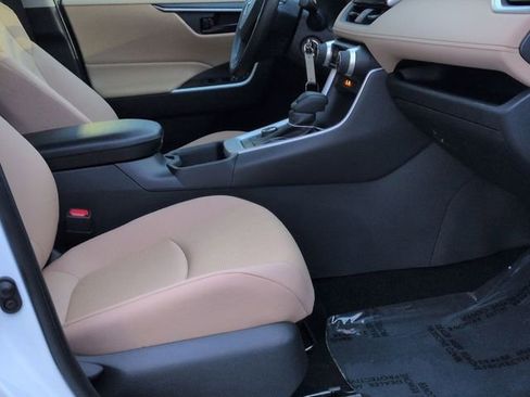 Certified 2025 Toyota RAV4 LE image 28