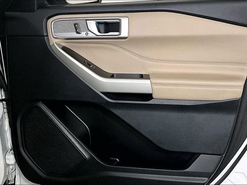 Used 2023 Ford Explorer Limited image 23