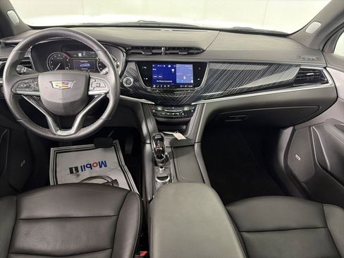 Certified 2025 Cadillac XT6 Premium Luxury image 4