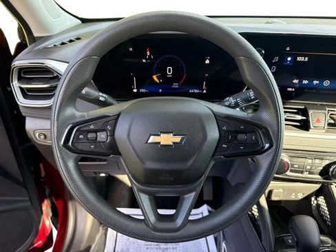 Used 2025 Chevrolet TrailBlazer LT FWD image 15
