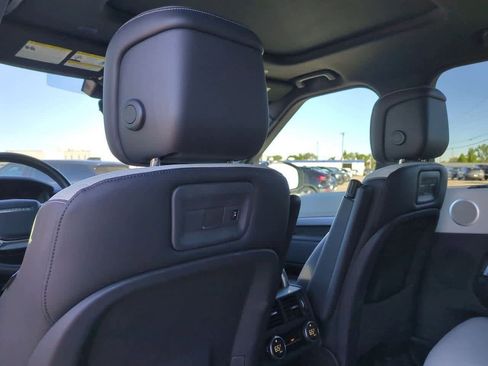 Used 2023 Land Rover Discovery S R-Dynamic image 16