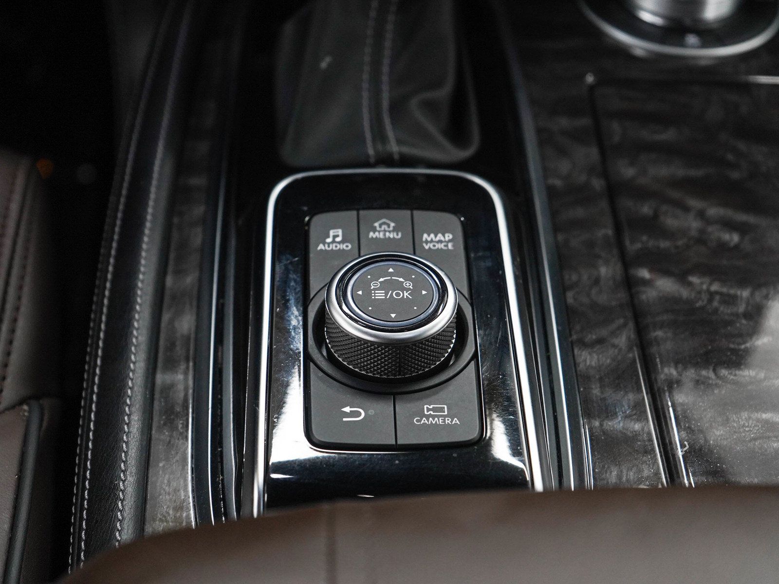Used 2022 Nissan Armada Platinum w/ Captain's Chairs Package AWD/4WD image 23