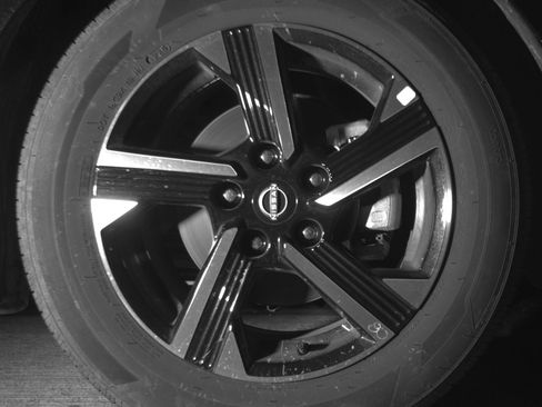 Used 2025 Nissan Sentra SV image 13