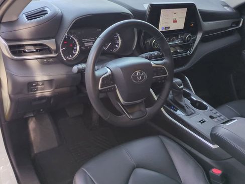Used 2024 Toyota Highlander XLE image 10