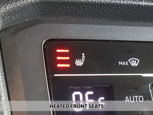 Used 2022 Volkswagen Tiguan SE image 6