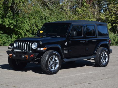 Used 2022 Jeep Wrangler Unlimited Sahara w/ Cold Weather Group image 21