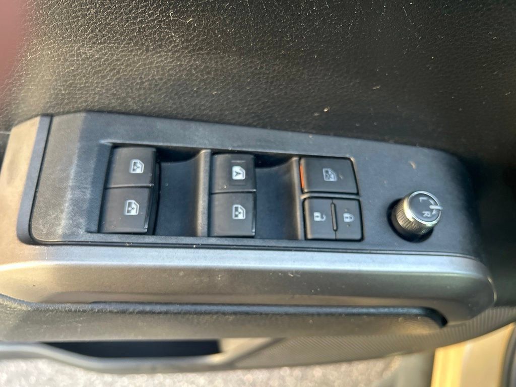 Used 2016 Toyota Tacoma SR5 w/ Towing Package RWD image 22