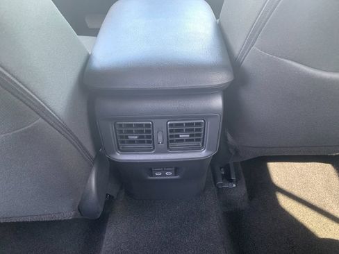 Used 2025 Toyota RAV4 XLE AWD/4WD image 15