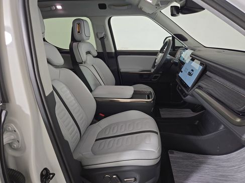 Used 2022 Rivian R1T Adventure image 23